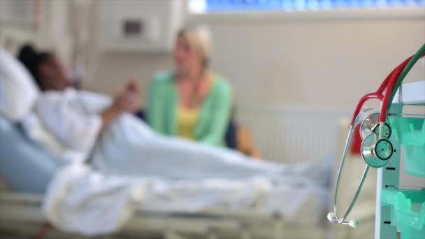 Amplia Foto Fondo Una Paciente Del Hospital Que Está Siendo — Vídeo de stock