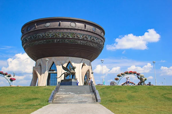 Kazan Sarayı 'nın evlilik kaydı bir kazan kupası şeklinde yapılır.