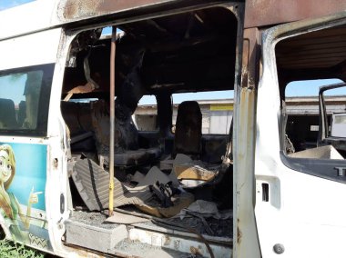 Yolcu minibüsü Ford, iyileşme ihtimali olmayan bir yangından sonra geçiş yapıyor