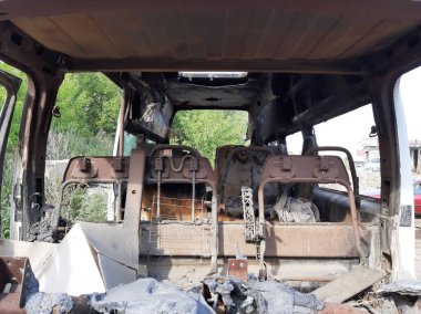 Yolcu minibüsü Ford, iyileşme ihtimali olmayan bir yangından sonra geçiş yapıyor