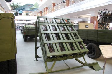 Müze ve sergi kompleksi Verkhnyaya Pyshma 'da açık havada askeri zırhlı araçlar ve otomotiv ekipmanları