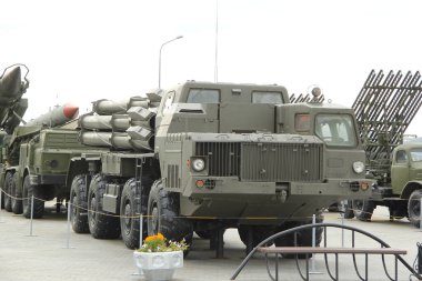 Müze ve sergi kompleksi Verkhnyaya Pyshma 'da açık havada askeri zırhlı araçlar ve otomotiv ekipmanları