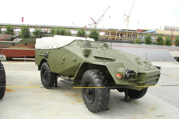 Verkhnyayaピシュマの野外での軍事装甲車や自動車機器の博物館や展示会複合体 — ストック写真