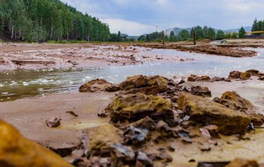 Havaya ve radyasyon kimyasal atık nehirlerine kimyasal salınımlardan sonra çevresel dışlama bölgesi