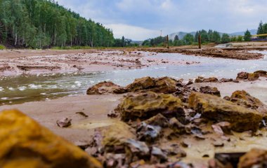 Havaya ve radyasyon kimyasal atık nehirlerine kimyasal salınımlardan sonra çevresel dışlama bölgesi