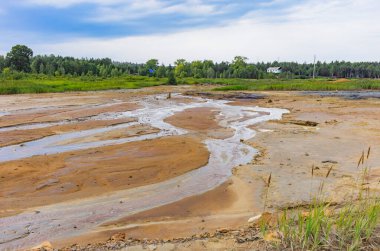Havaya ve radyasyon kimyasal atık nehirlerine kimyasal salınımlardan sonra çevresel dışlama bölgesi