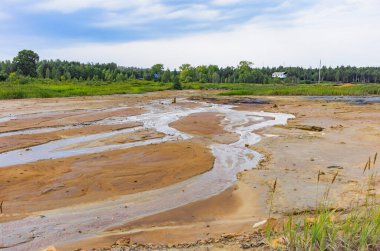 Havaya ve radyasyon kimyasal atık nehirlerine kimyasal salınımlardan sonra çevresel dışlama bölgesi