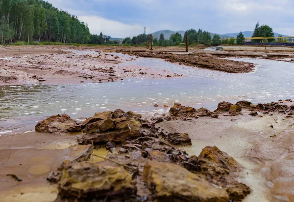 Havaya ve radyasyon kimyasal atık nehirlerine kimyasal salınımlardan sonra çevresel dışlama bölgesi