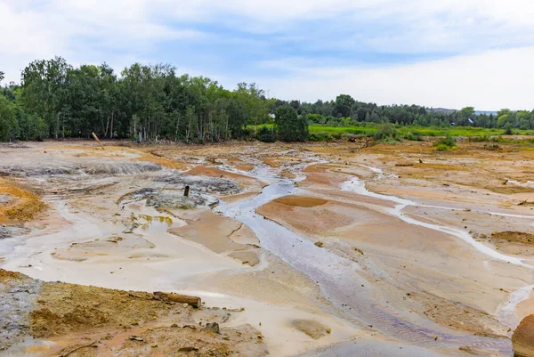 Havaya ve radyasyon kimyasal atık nehirlerine kimyasal salınımlardan sonra çevresel dışlama bölgesi