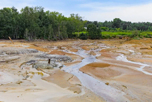 Havaya ve radyasyon kimyasal atık nehirlerine kimyasal salınımlardan sonra çevresel dışlama bölgesi