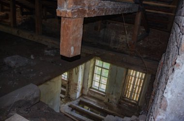 Araştırmalar Kishtym şehrinin etrafındaki tarihçilerle birlikte yürür ve mimari eserleri, yıkımları ve restorasyonlarını inceler.