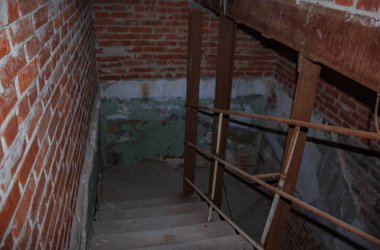 Araştırmalar Kishtym şehrinin etrafındaki tarihçilerle birlikte yürür ve mimari eserleri, yıkımları ve restorasyonlarını inceler.