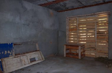 Araştırmalar Kishtym şehrinin etrafındaki tarihçilerle birlikte yürür ve mimari eserleri, yıkımları ve restorasyonlarını inceler.