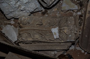 Araştırmalar Kishtym şehrinin etrafındaki tarihçilerle birlikte yürür ve mimari eserleri, yıkımları ve restorasyonlarını inceler.