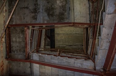 Araştırmalar Kishtym şehrinin etrafındaki tarihçilerle birlikte yürür ve mimari eserleri, yıkımları ve restorasyonlarını inceler.