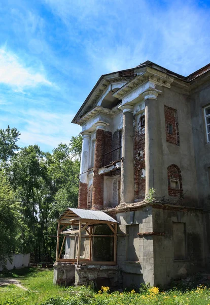 Forschungsspaziergang Mit Historikern Durch Die Stadt Kyshtym Baudenkmäler Ihre Zerstörung — Stockfoto