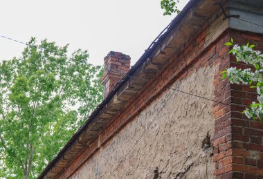 Araştırmalar Kishtym şehrinin etrafındaki tarihçilerle birlikte yürür ve mimari eserleri, yıkımları ve restorasyonlarını inceler.