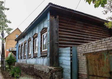 Araştırmalar Kishtym şehrinin etrafındaki tarihçilerle birlikte yürür ve mimari eserleri, yıkımları ve restorasyonlarını inceler.
