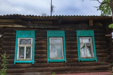 Araştırmalar Kishtym şehrinin etrafındaki tarihçilerle birlikte yürür ve mimari eserleri, yıkımları ve restorasyonlarını inceler.