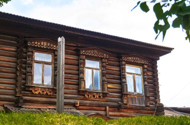 Araştırmalar Kishtym şehrinin etrafındaki tarihçilerle birlikte yürür ve mimari eserleri, yıkımları ve restorasyonlarını inceler.