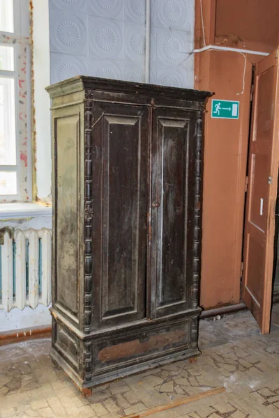 Araştırmalar Kishtym şehrinin etrafındaki tarihçilerle birlikte yürür ve mimari eserleri, yıkımları ve restorasyonlarını inceler.