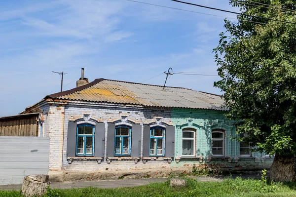 ヴェルクナーラースク市周辺の歴史家と共に建築物の調査や破壊と修復を行い — ストック写真