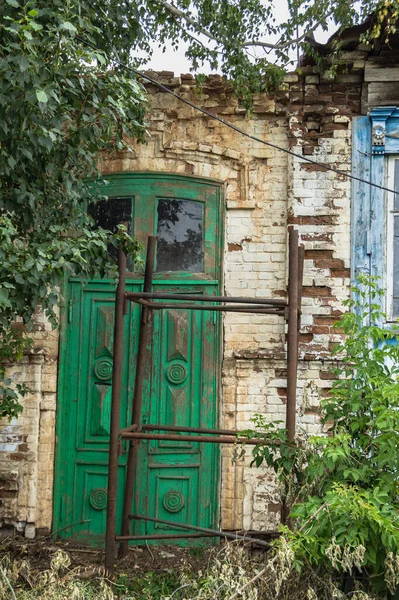 Spacer Badawczy Historykami Mieście Verkhneuralsk Kontroli Zabytków Architektury Ich Zniszczenie — Zdjęcie stockowe