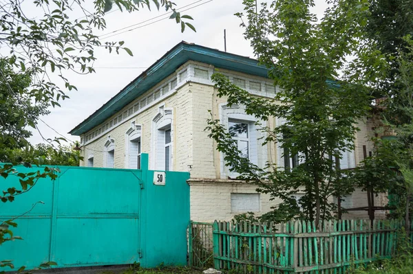 Forschungsspaziergang Mit Historikern Durch Die Stadt Werchneuralsk Baudenkmäler Ihre Zerstörung — Stockfoto