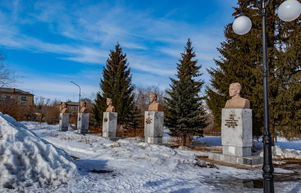 Cercetare Plimbare Istoricii Din Orașul Troitsk Pentru Vedea Monumente Arhitecturale — Fotografie, imagine de stoc