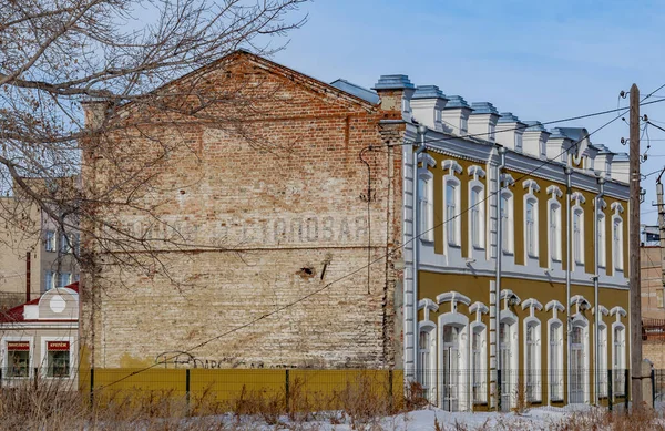 Forskning Promenad Med Historiker Staden Troitsk För Att Arkitektoniska Monument — Stockfoto