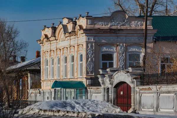 Исследование Прогулки Историками Городе Троицке Увидеть Архитектурные Памятники Разрушения Реставрации — стоковое фото