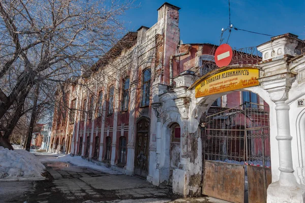 Výzkum Procházka Historiky Městě Troitsk Vidět Architektonické Památky Jejich Zničení — Stock fotografie