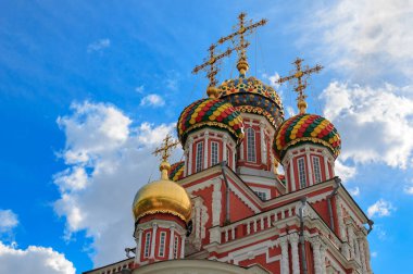 Turist yaz yürüyüşü Nizhny Novgorod 'un tarihi yerlerinde