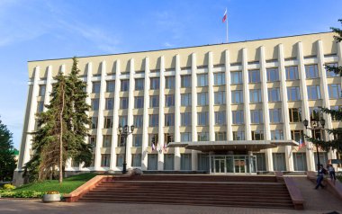 Turist yaz yürüyüşü Nizhny Novgorod 'un tarihi yerlerinde