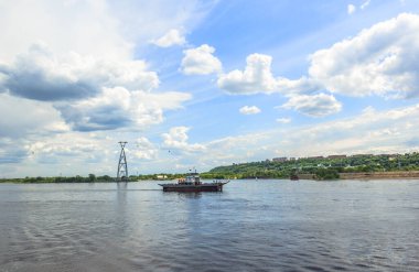 Turist yaz yürüyüşü Nizhny Novgorod 'un tarihi yerlerinde