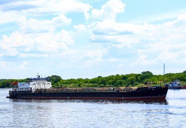 Turist yaz yürüyüşü Nizhny Novgorod 'un tarihi yerlerinde