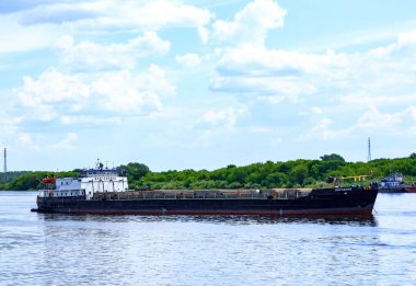 Turist yaz yürüyüşü Nizhny Novgorod 'un tarihi yerlerinde