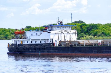 Turist yaz yürüyüşü Nizhny Novgorod 'un tarihi yerlerinde