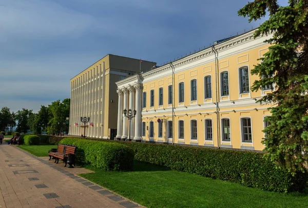 Turistická Letní Procházka Historickými Památkami Nižního Novgorodu — Stock fotografie