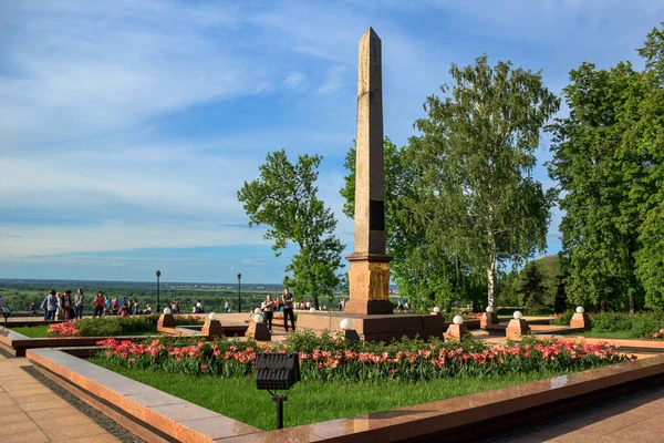 Turis Musim Panas Berjalan Melalui Tempat Tempat Bersejarah Nizhny Novgorod — Stok Foto