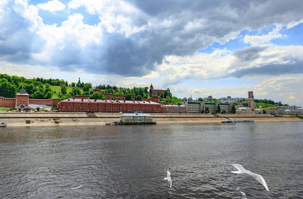 Toeristische Zomerwandeling Door Historische Plaatsen Van Nizjni Novgorod — Stockfoto