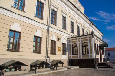 Tataristan 'da tarihi yürüyüş, Kazan yazın bulutlu gökyüzünün arka planına karşı.