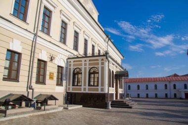 Tataristan 'da tarihi yürüyüş, Kazan yazın bulutlu gökyüzünün arka planına karşı.