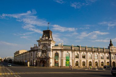 Tataristan 'da tarihi yürüyüş, Kazan yazın bulutlu gökyüzünün arka planına karşı.