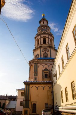Tataristan 'da tarihi yürüyüş, Kazan yazın bulutlu gökyüzünün arka planına karşı.