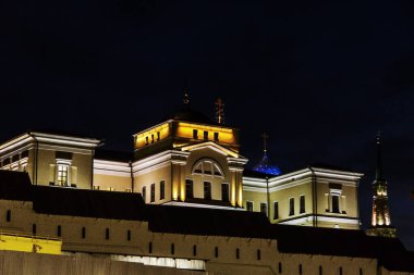 Tataristan 'da tarihi yürüyüş, Kazan yazın bulutlu gökyüzünün arka planına karşı.