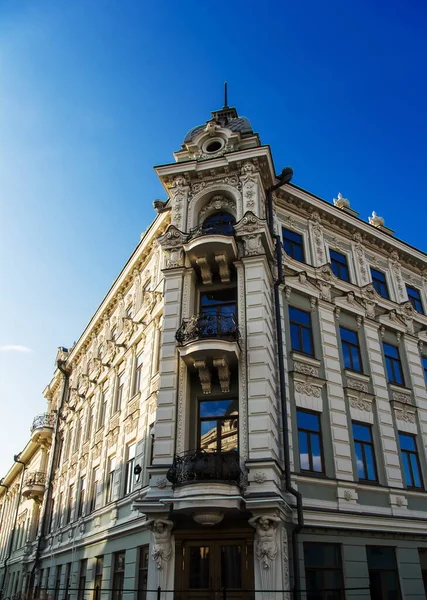 Passeio Histórico Tartaristão Kazan Verão Contra Fundo Céu Com Nuvens — Fotografia de Stock