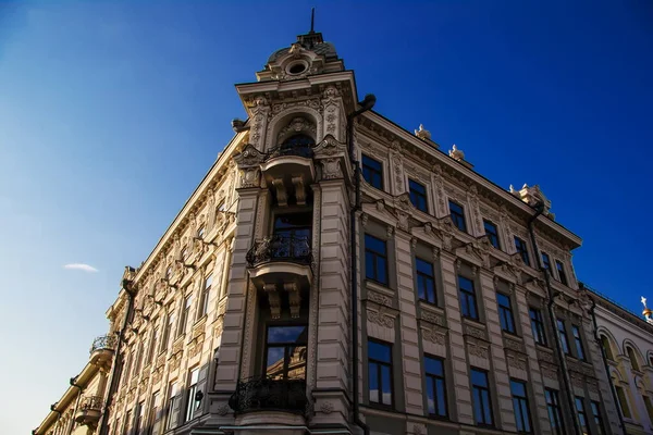 Passeio Histórico Tartaristão Kazan Verão Contra Fundo Céu Com Nuvens — Fotografia de Stock