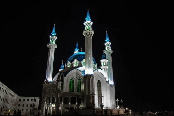 Historická Procházka Tatarstánu Kazan Létě Pozadí Oblohy Mraky — Stock fotografie