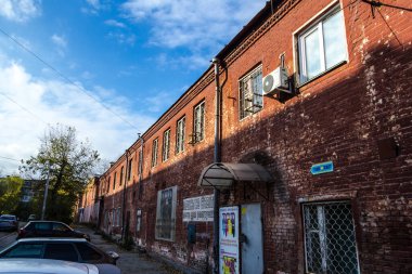 Pokrovsky Kardeşler Birliği 'nin bir şarap deposu olan terk edilmiş içki fabrikasında araştırma gezisi.